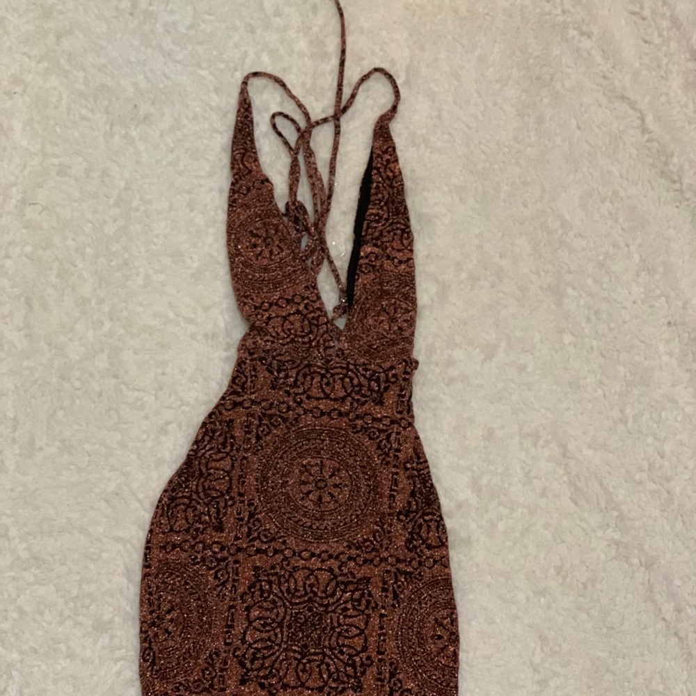 🆕 Givin the Cold Shoulder Mini Dress Size Medium Color Pinkish Gold